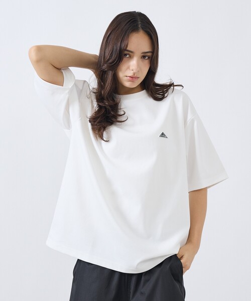KELTY(ケルティ)の「【KELTY / ケルティ】Wappen Logo Ponte T-Shirt / ワッペンロゴポンチTシャツ/ロゴT/ポンチ素材/ユニセックス(Tシャツ/カットソー・メンズ・チャコールグレー/ブラック/オフホワイト・M/L)」の2枚目の写真