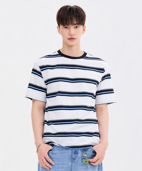 CHASECULT(チェイスカルト)の「共用ビッグマルチストライプ半袖Tシャツ-FBRU5820D04(Tシャツ/カットソー・メンズ・ネイビー・90/100/95/105)」の1枚目の写真