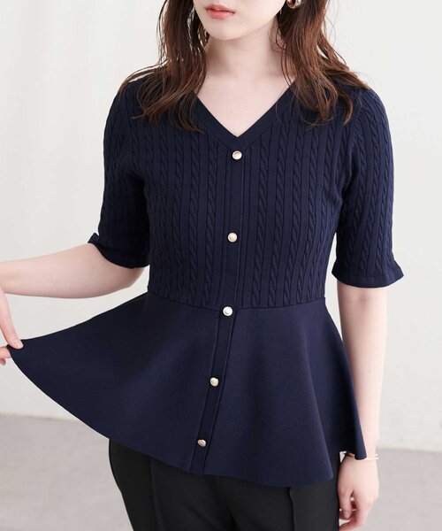 natural couture(ナチュラルクチュール)の「ケーブル編みペプラムニット(ニット/セーター・レディース・ネイビー/ミント/ラベンダー/オフホワイト/サックスブルー・FREE)」の3枚目の写真