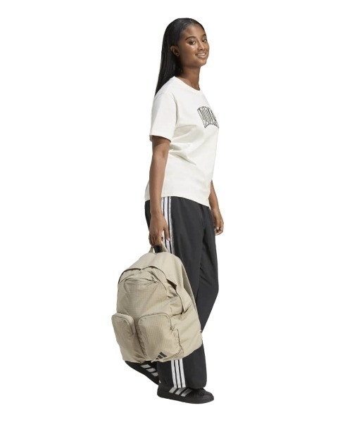 adidas（アディダス）の「アディダス adidas COLLEGIATE グラフィック Tシャツ（Tシャツ/カットソー・レディース・ブラック/ベージュ/オフホワイト・S/M/L/XL）」の9枚目の写真