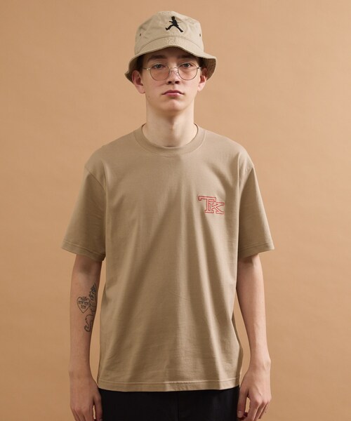 40ｃｔ＆525（フォーティーカラッツアンドゴーニーゴ）の「【Sサイズ～】TKワンポイント刺繍半袖Tシャツ（Tシャツ/カットソー・メンズ・ベージュ/ワインレッド・01/04/03/02）」の12枚目の写真