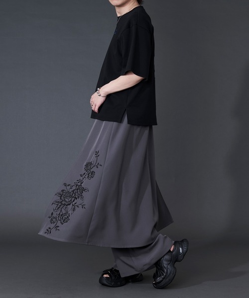 Ellno Loset(エルノロゼット)の「2wayフラワー刺繍ラップワイドパンツ(スラックス・メンズ・ブラック/グレー・LARGE/MEDIUM/SMALL/X-SMALL)」の8枚目の写真