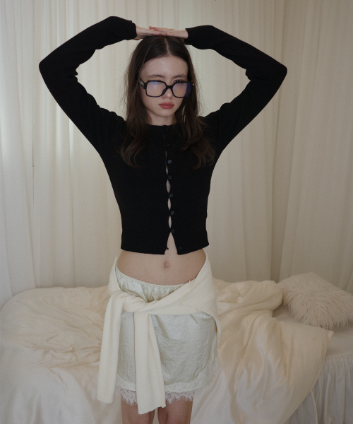 SALON DE YOHN（サロンドヨーン）の「Button Slit Cardigan_ Black（ニット/セーター・レディース・その他・FREE）」の5枚目の写真