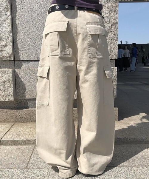 anyonemore(エニワンモア)の「ビッグフラップポケット切替カーゴワイドパンツ(その他パンツ・レディース・ベージュ・LARGE/MEDIUM)」の3枚目の写真