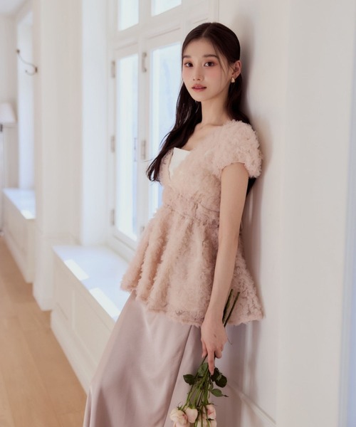 polaura(ポローラ)の「フラワーぺプラムバックリボンチュニック(シャツ/ブラウス・レディース・サックスブルー/ホワイト/ピンク/ベビーピンク/ブラック・FREE)」の9枚目の写真