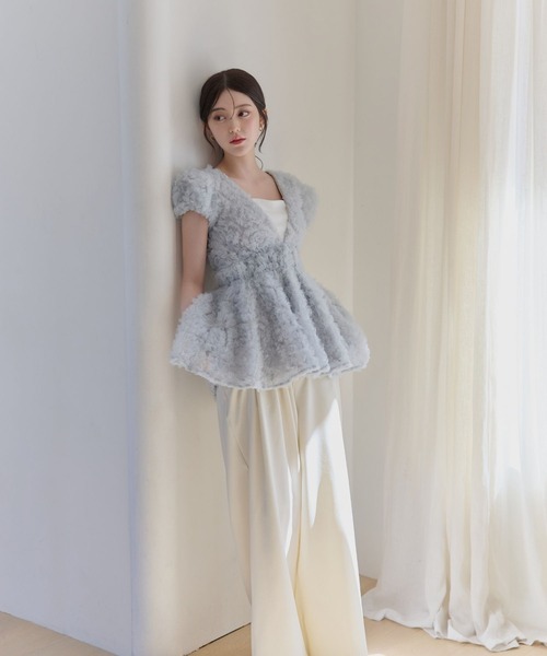 polaura(ポローラ)の「フラワーぺプラムバックリボンチュニック(シャツ/ブラウス・レディース・サックスブルー/ホワイト/ピンク/ベビーピンク/ブラック・FREE)」の11枚目の写真