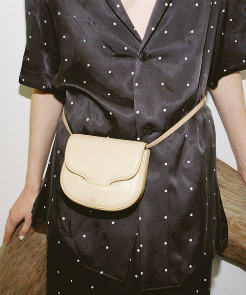 ADAM ET ROPE'(アダムエロペ)の「【PFT】Flap Mini Shoulder Bag(ショルダーバッグ・レディース・ベージュ・FREE)」の1枚目の写真