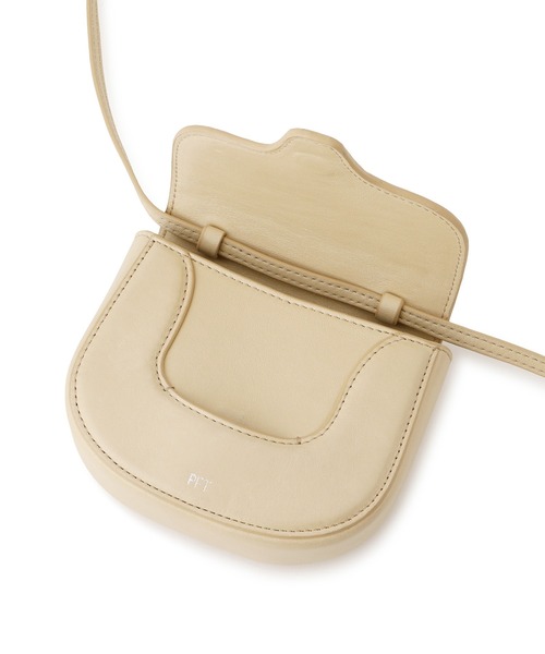 ADAM ET ROPE'(アダムエロペ)の「【PFT】Flap Mini Shoulder Bag(ショルダーバッグ・レディース・ベージュ・FREE)」の3枚目の写真
