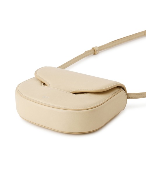 ADAM ET ROPE'(アダムエロペ)の「【PFT】Flap Mini Shoulder Bag(ショルダーバッグ・レディース・ベージュ・FREE)」の5枚目の写真