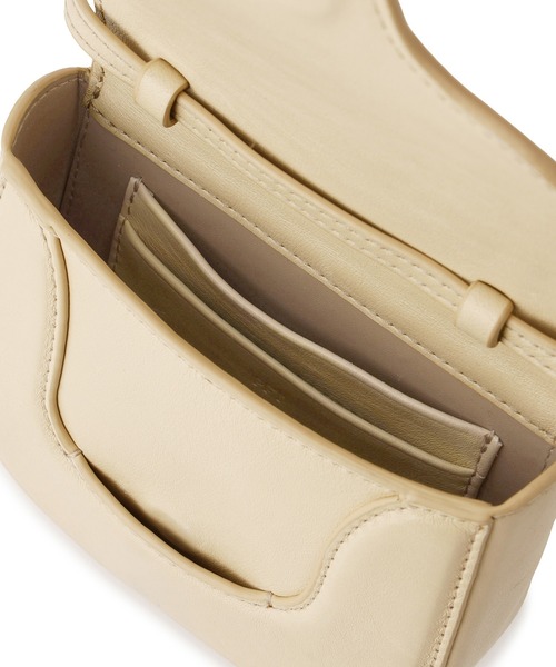 ADAM ET ROPE'(アダムエロペ)の「【PFT】Flap Mini Shoulder Bag(ショルダーバッグ・レディース・ベージュ・FREE)」の6枚目の写真