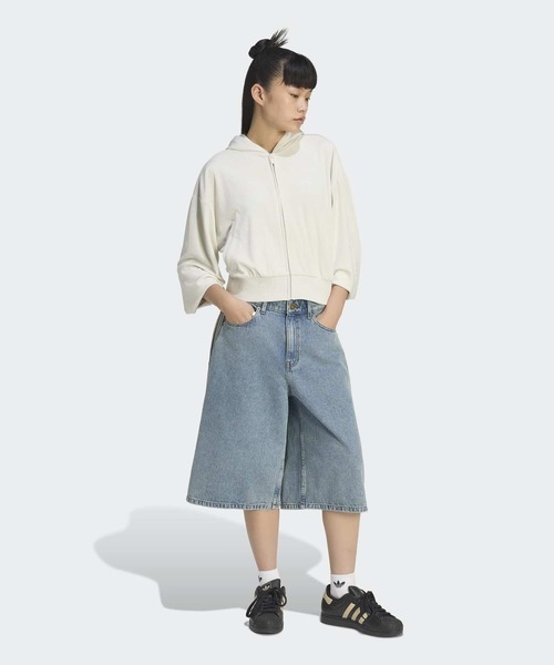 adidas(アディダス)の「ミッドライズ デニムジョーツ / ハーフパンツ / アディダスオリジナルス adidas Originals(デニムパンツ・レディース・ブルー・SMALL/MEDIUM/LARGE/X-SMALL/XX-LARGE/X-LARGE)」の6枚目の写真