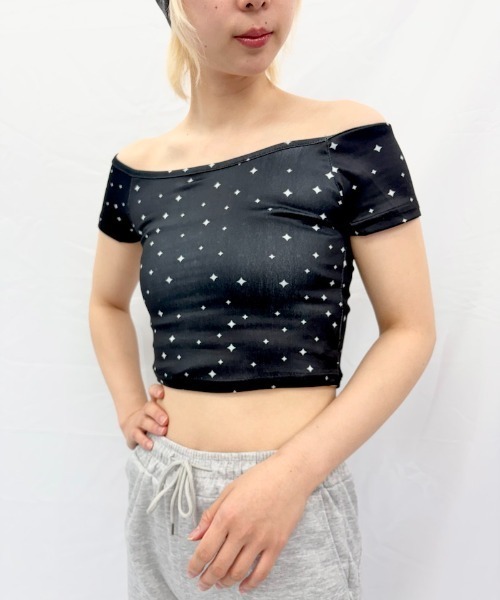 Alite cloth(アリーテクロス)の「オフショルダー半袖スリムTシャツ(Tシャツ/カットソー・レディース・ブラック/ホワイト/グレー・FREE)」の1枚目の写真