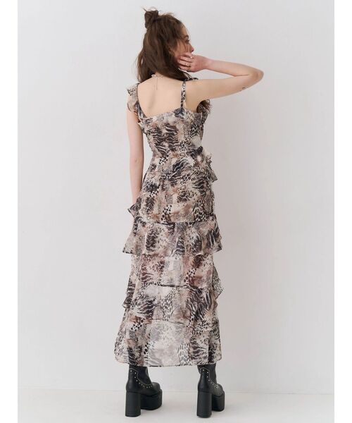 EVRIS(エヴリス)の「【SNS万バズワンピ】フリルショルダーアシンメトリーロングワンピース 夏服(ワンピース・レディース・ベージュ/ブラック・MEDIUM/SMALL)」の7枚目の写真
