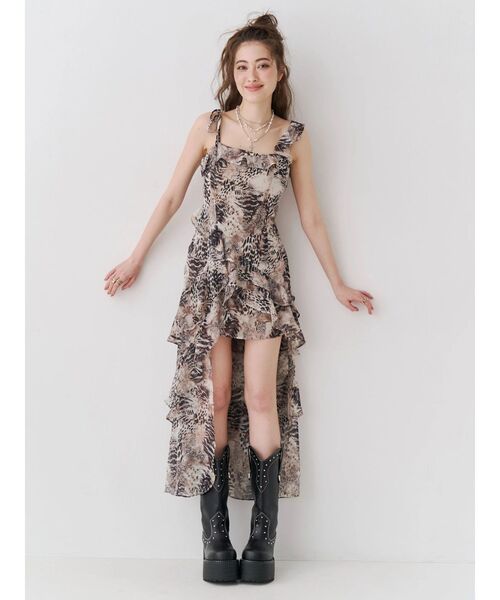 EVRIS(エヴリス)の「【SNS万バズワンピ】フリルショルダーアシンメトリーロングワンピース 夏服(ワンピース・レディース・ベージュ/ブラック・MEDIUM/SMALL)」の10枚目の写真