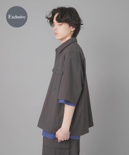 SENSE OF PLACE by URBAN RESEARCH(センスオブプレイスバイアーバンリサーチ)の「『別注』Converse×SENSE OF PLACE JACK PURCELLショートスリーブシャツ(シャツ/ブラウス・メンズ・チャコールグレー/ブラック・MEDIUM/LARGE/SMALL)」の1枚目の写真