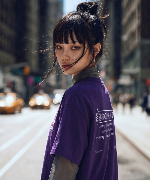 BLACK BLOND(ブラック ブロンド)の「ビビディエンザイアティ 半袖Tシャツ (パープル)(Tシャツ/カットソー・レディース・その他・SMALL/MEDIUM/LARGE/X-LARGE/XX-LARGE/XXX-LARGE)」の3枚目の写真