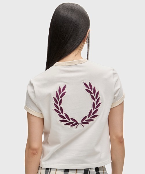 FRED PERRY(フレッドペリー)の「Laurel Wreath Badge T-Shirt/ローレルリースバッジTシャツ(Tシャツ/カットソー・レディース・ホワイト・10)」の1枚目の写真