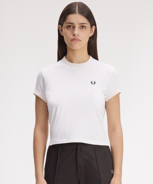 FRED PERRY(フレッドペリー)の「Laurel Wreath Badge T-Shirt/ローレルリースバッジTシャツ(Tシャツ/カットソー・レディース・ホワイト・10)」の4枚目の写真