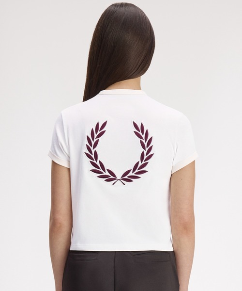 FRED PERRY(フレッドペリー)の「Laurel Wreath Badge T-Shirt/ローレルリースバッジTシャツ(Tシャツ/カットソー・レディース・ホワイト・10)」の6枚目の写真
