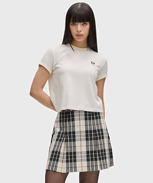 FRED PERRY(フレッドペリー)の「Laurel Wreath Badge T-Shirt/ローレルリースバッジTシャツ(Tシャツ/カットソー・レディース・ホワイト・10)」の9枚目の写真