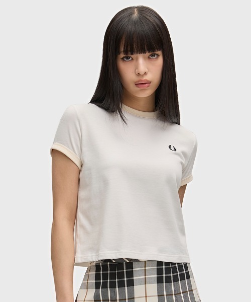 FRED PERRY(フレッドペリー)の「Laurel Wreath Badge T-Shirt/ローレルリースバッジTシャツ(Tシャツ/カットソー・レディース・ホワイト・10)」の10枚目の写真