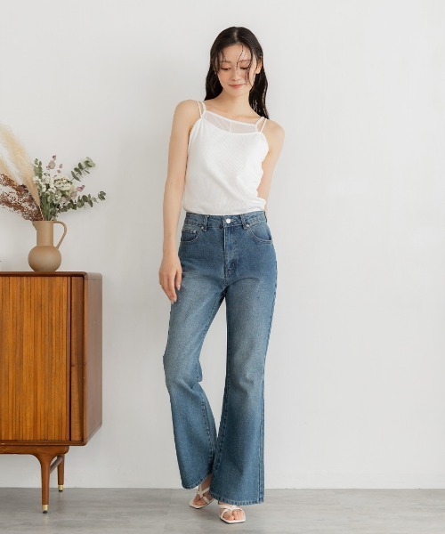 Nulli(ヌリ)の「フレアデニムパンツ(デニムパンツ・レディース・ブルー/ブラック/ワンウォッシュ・MEDIUM/SMALL)」の7枚目の写真