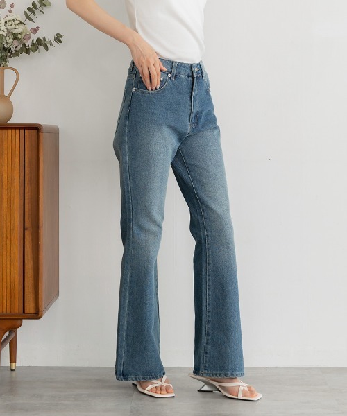 Nulli(ヌリ)の「フレアデニムパンツ(デニムパンツ・レディース・ブルー/ブラック/ワンウォッシュ・MEDIUM/SMALL)」の10枚目の写真