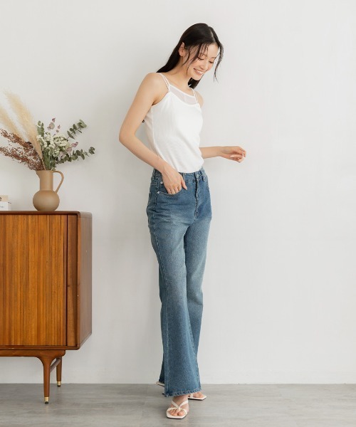 Nulli(ヌリ)の「フレアデニムパンツ(デニムパンツ・レディース・ブルー/ブラック/ワンウォッシュ・MEDIUM/SMALL)」の11枚目の写真
