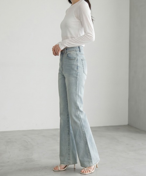 Nulli(ヌリ)の「フレアデニムパンツ(デニムパンツ・レディース・ブルー/ブラック/ワンウォッシュ・MEDIUM/SMALL)」の18枚目の写真