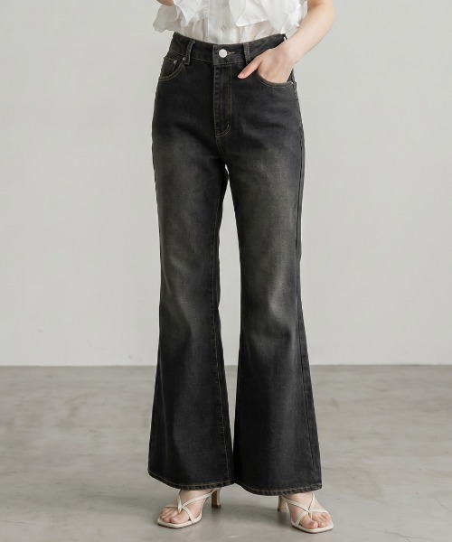 Nulli(ヌリ)の「フレアデニムパンツ(デニムパンツ・レディース・ブルー/ブラック/ワンウォッシュ・MEDIUM/SMALL)」の4枚目の写真