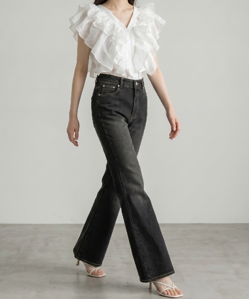 Nulli(ヌリ)の「フレアデニムパンツ(デニムパンツ・レディース・ブルー/ブラック/ワンウォッシュ・MEDIUM/SMALL)」の5枚目の写真