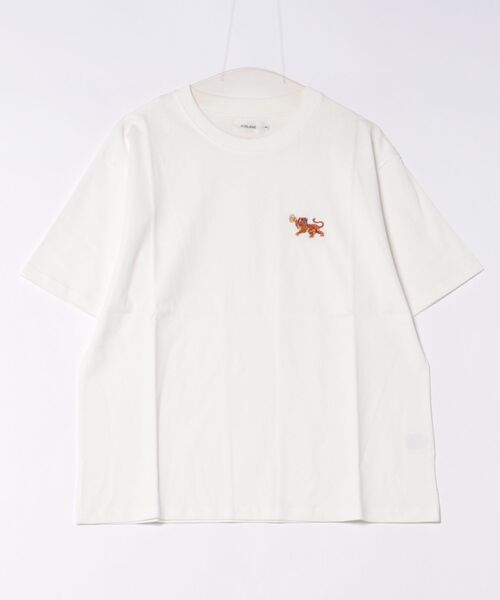 ARCHIVER(アーカイバ)の「/ATELANE/16/-OE天竺ワンポイント刺繍TEE(トラ、ヒョウ)(Tシャツ/カットソー・メンズ・ホワイト/ブラック系その他・LARGE)」の1枚目の写真