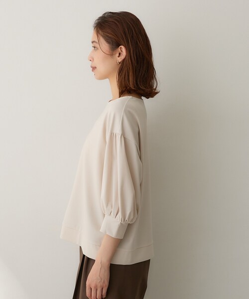 UNTITLED(アンタイトル)の「【楽にきれい見え/体型カバー】パフスリーブジャージトップス(Tシャツ/カットソー・レディース・ブラック/ナチュラル/オフホワイト・00/02/04/48/50/44)」の18枚目の写真