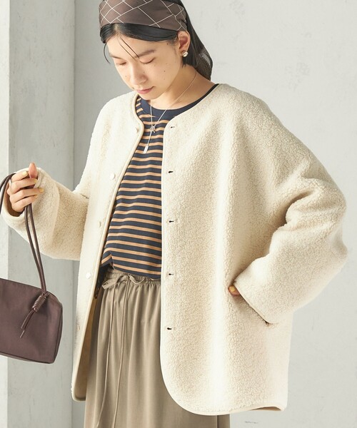 SHIPS(シップス)の「〈手洗い可能〉ボア フリース リバーシブル ノーカラー コート(ノーカラーコート・レディース・オフホワイト/ブラウン/ネイビー・38/36)」の9枚目の写真