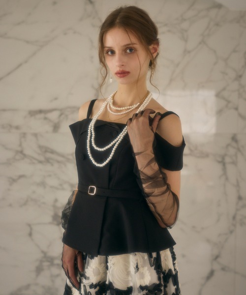 ROYAL PARTY(ロイヤルパーティー)の「オフショルペプラムトップス(シャツ/ブラウス・レディース・ベージュ/ブラック/グレー・FREE)」の13枚目の写真