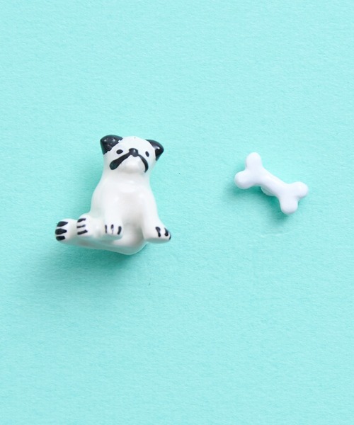 gargle(ガーグル)の「gargle ガーグル:アニマルシリーズ パグ 犬 ドック ピアス(ピアス(両耳用)・レディース・ホワイト/ブラック・FREE)」の1枚目の写真