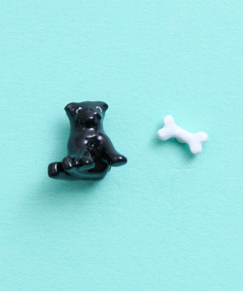 gargle(ガーグル)の「gargle ガーグル:アニマルシリーズ パグ 犬 ドック ピアス(ピアス(両耳用)・レディース・ホワイト/ブラック・FREE)」の2枚目の写真