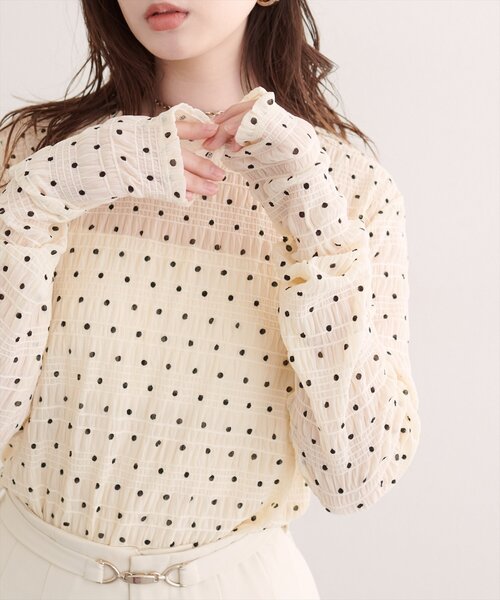 natural couture(ナチュラルクチュール)の「ドット柄クルーネックロンT(Tシャツ/カットソー・レディース・アイボリー/ブラック・FREE)」の2枚目の写真