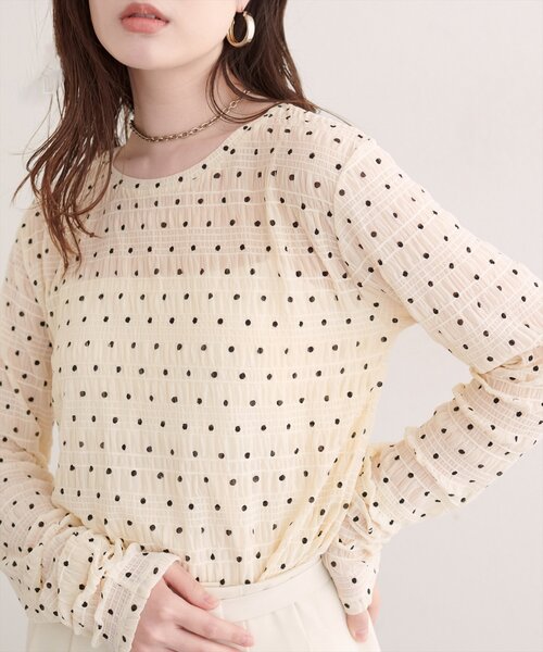 natural couture(ナチュラルクチュール)の「ドット柄クルーネックロンT(Tシャツ/カットソー・レディース・アイボリー/ブラック・FREE)」の3枚目の写真