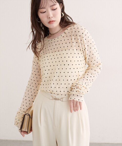 natural couture(ナチュラルクチュール)の「ドット柄クルーネックロンT(Tシャツ/カットソー・レディース・アイボリー/ブラック・FREE)」の4枚目の写真