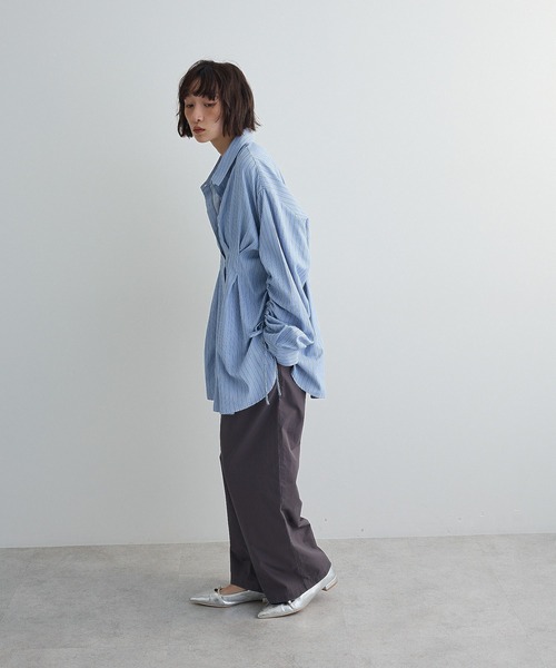 Green Parks(グリーンパークス)の「【WEB限定】ドロストシャーリングウエストタックシャツⅡ(シャツ/ブラウス・レディース・チャコールグレー/サックスブルー/ブルー/アイボリー/ブラウン・FREE)」の7枚目の写真