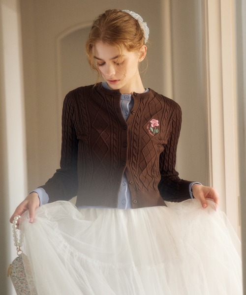 Cath Kidston(キャスキッドソン)の「ローズエンブロイダリー ケーブルニットカーディガン School of Joy(ニット/セーター・レディース・アイボリー/ブルー/ピンク/レッド/ブラウン・FREE)」の1枚目の写真