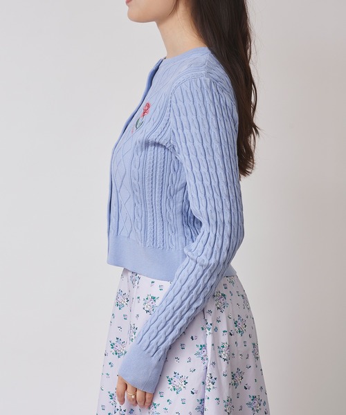 Cath Kidston(キャスキッドソン)の「ローズエンブロイダリー ケーブルニットカーディガン School of Joy(ニット/セーター・レディース・アイボリー/ブルー/ピンク/レッド/ブラウン・FREE)」の13枚目の写真