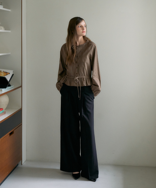 DEHEVE（デヘヴェ）の「Frill Neck Check Blouse [Brown]（シャツ/ブラウス・レディース・ブラウン・OS）」の2枚目の写真