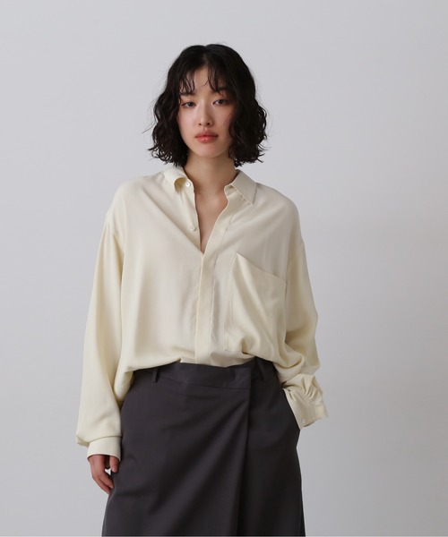YLEVE(イレーヴ)の「YLEVE / RAYON DE CHINE SHIRT(シャツ/ブラウス・レディース・グレー/イエロー・1/0)」の2枚目の写真