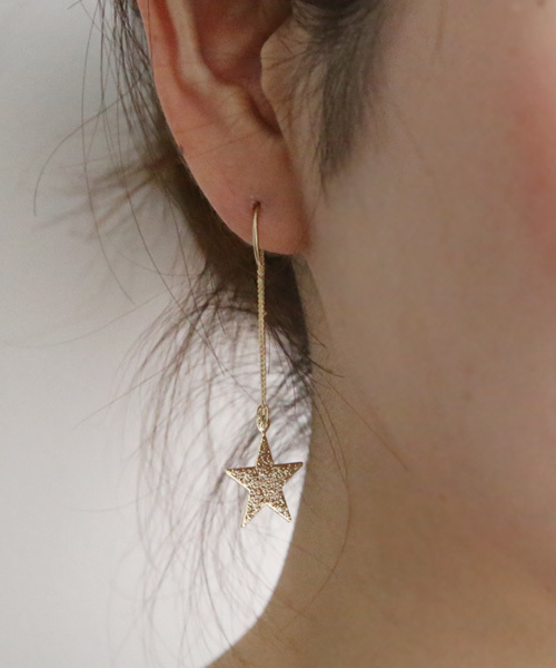 queite（ケイト）の「梨地モチーフアメリカンピアス（ピアス（両耳用）・レディース・その他2/その他3・ﾌﾘ-）」の2枚目の写真