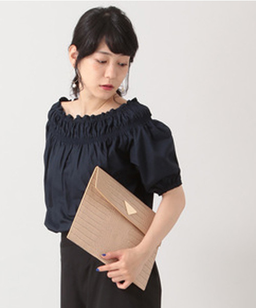 E hyphen world gallery（イーハイフンワールドギャラリー）の「・5Sシャーリングオフショルダーブラウス（シャツ/ブラウス・レディース・ネイビー/ボルドー/オフホワイト/オレンジ系その他・F）」の2枚目の写真