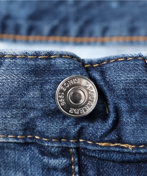 DSQUARED2（ディースクエアード）の「SHORTS /GLAM HEAD SHORT /BLEACHED WASH（デニムパンツ・メンズ・インディゴブルー・46/48/50/44）」の9枚目の写真