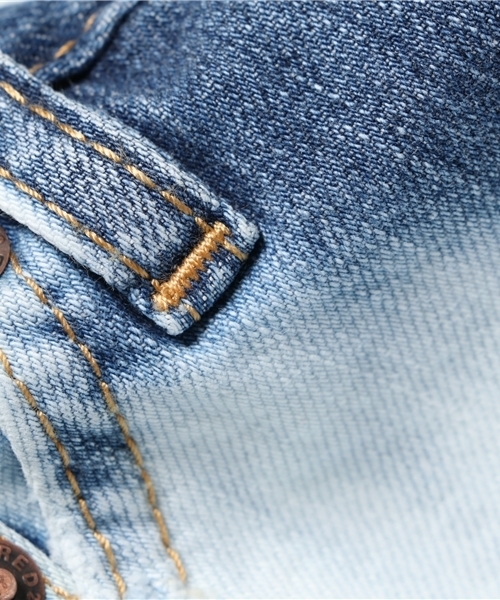 DSQUARED2（ディースクエアード）の「SHORTS /GLAM HEAD SHORT /BLEACHED WASH（デニムパンツ・メンズ・インディゴブルー・46/48/50/44）」の7枚目の写真