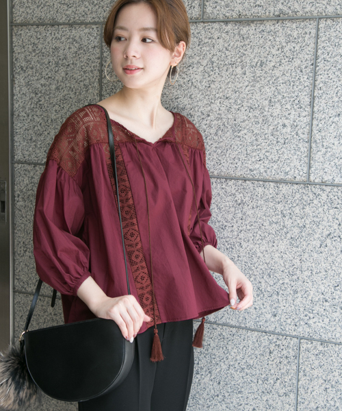 URBAN RESEARCH（アーバンリサーチ）の「幾何レース切替ブラウス（シャツ/ブラウス・レディース・ボルドー/オフホワイト/ブラック・FREE）」の3枚目の写真